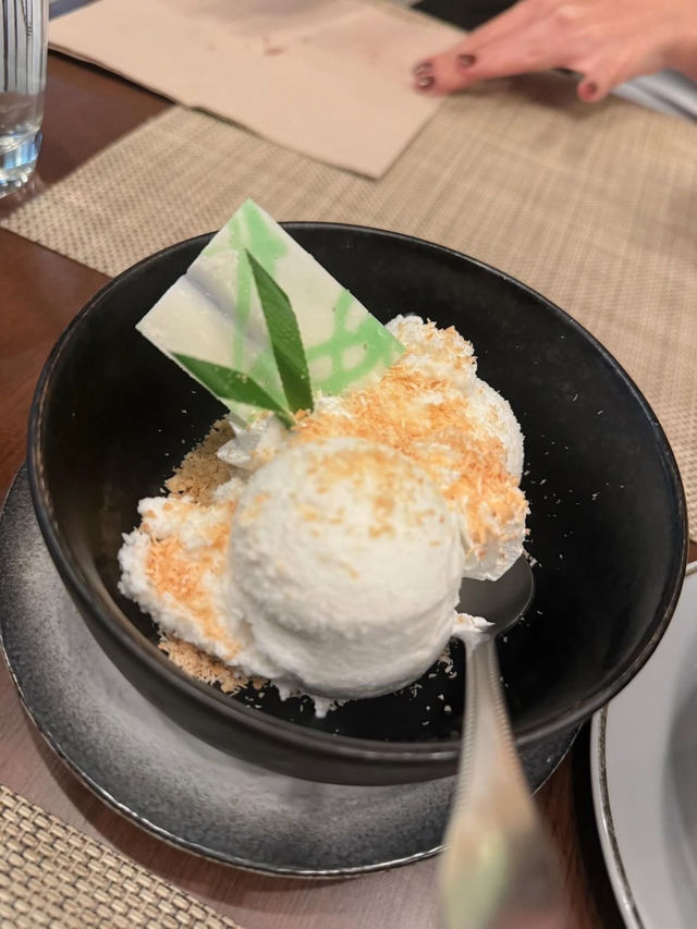 ข้าวมันไก่มณเฑียร : ห้องอาหารเรือนต้น 