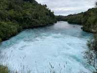 🌊 Huka Falls｜用爆發力演奏的藍色水交響曲 