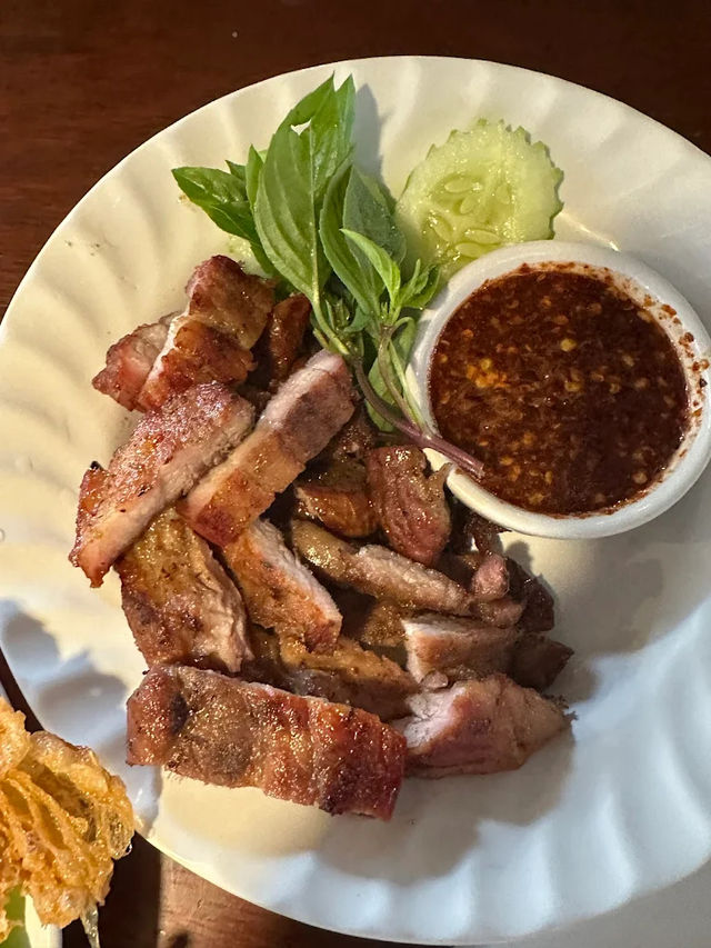 🌟 “ต๋อง เต็ม โต๊ะ” ตำนานร้านอาหารเหนือชื่อดัง