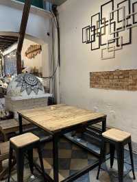 The Mugshot Cafe Bagels, Brews & Heritage Vibes in George Town