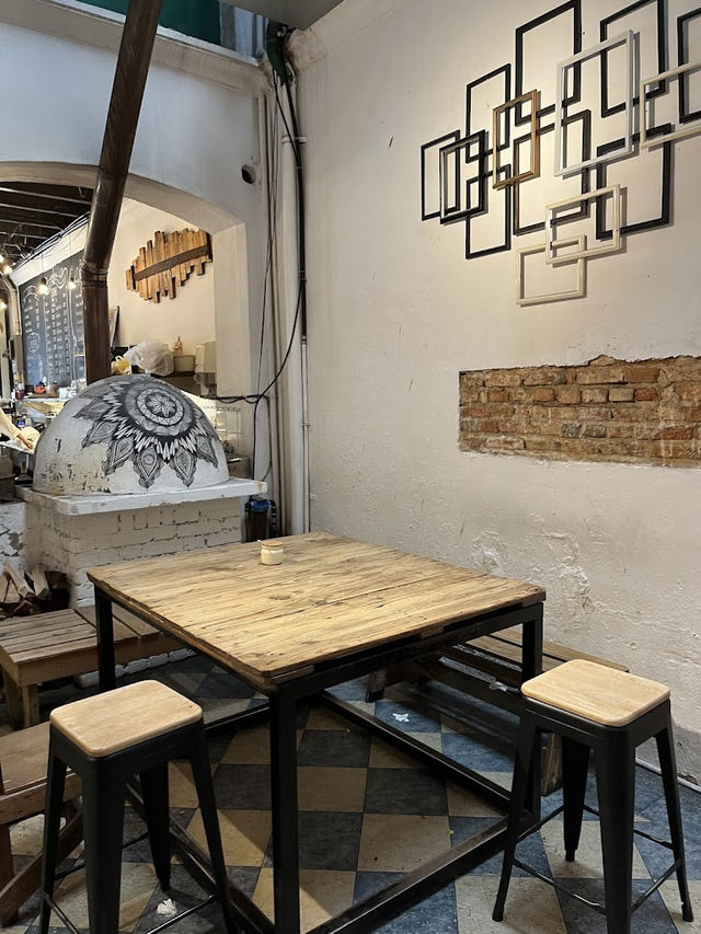 The Mugshot Cafe Bagels, Brews & Heritage Vibes in George Town