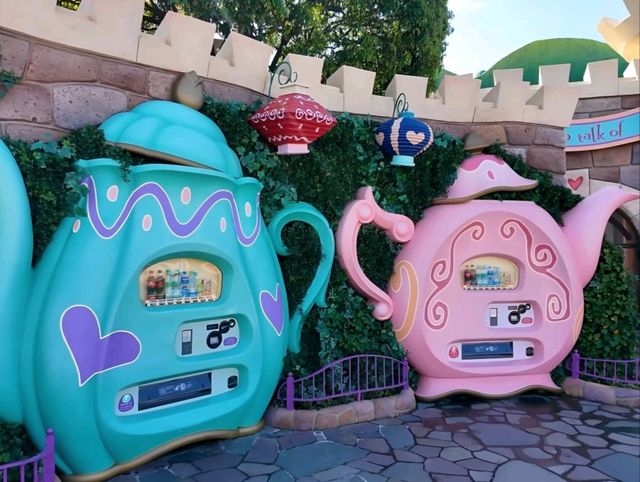 Dine in Wonderland in Queen of Hearts Banquet, Tokyo Disneyland