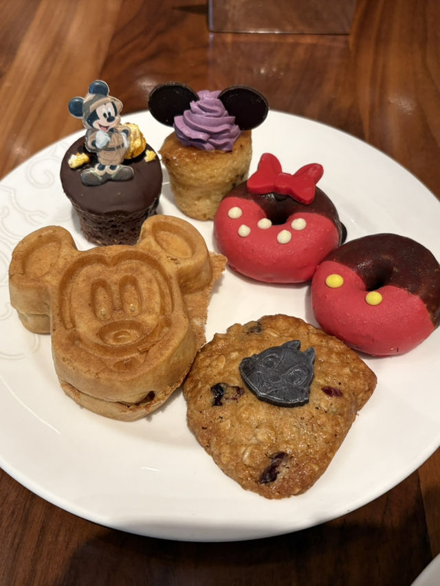 【香港ディズニー公式ホテル】キャラグリ朝食ビュッフェ⭐︎ドラゴンウィンド⭐︎ディズニー・エクスプローラーズ・ロッジ 
