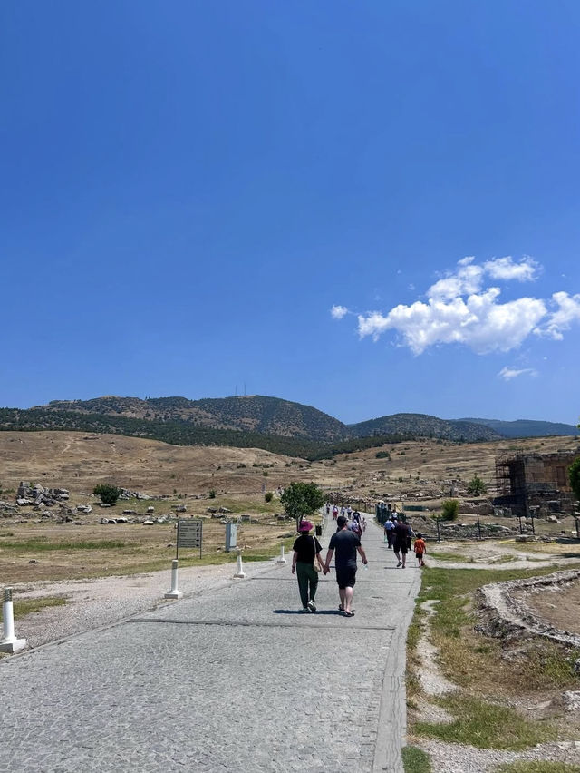 白い奇跡と古代の癒し、ヒエラポリスとパムッカレで心と体をリセットする旅。 