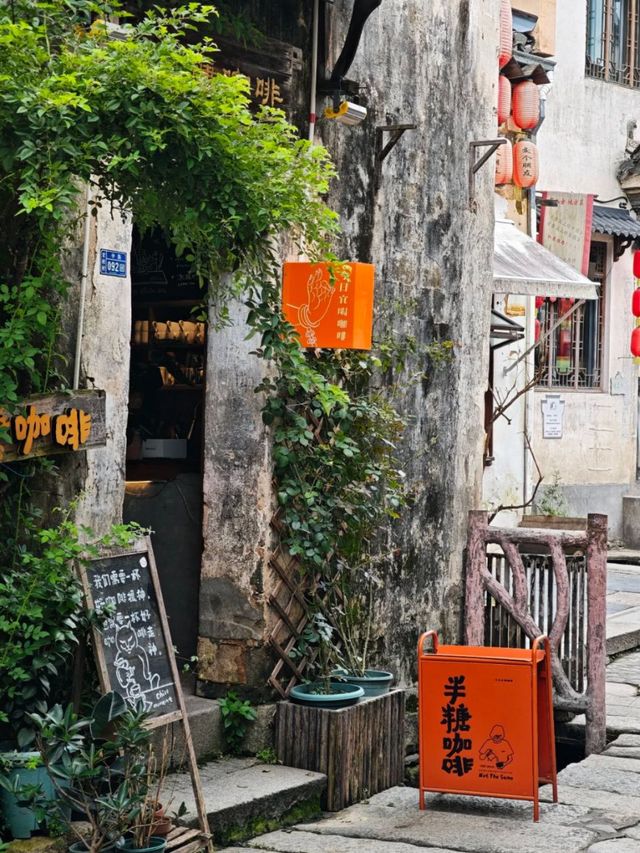 Reflections of the Past: Hongcun’s Timeless Beauty