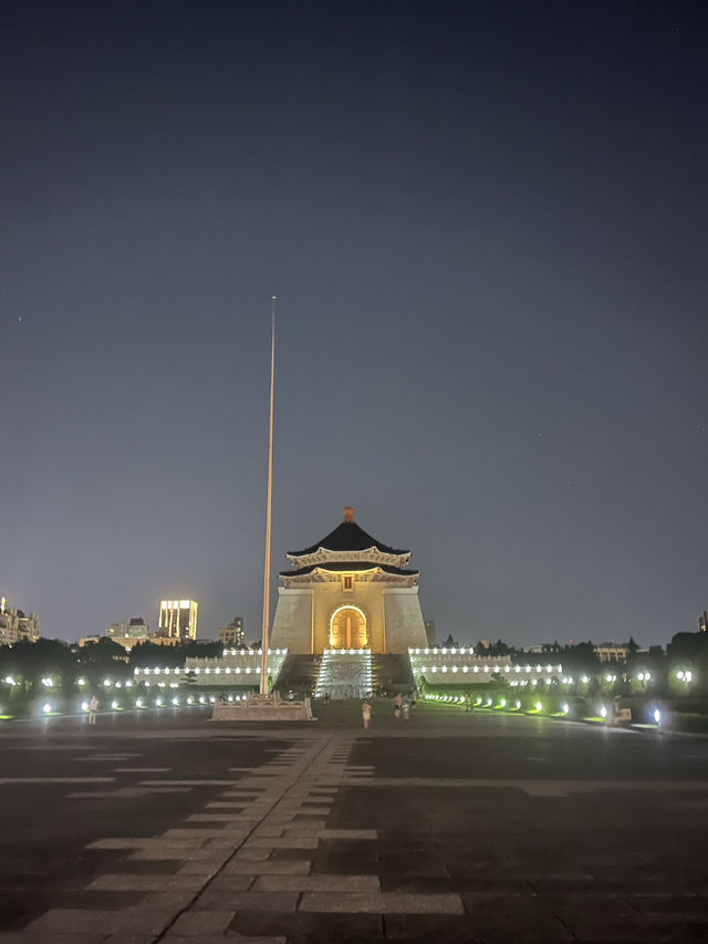 夜間散步小驚喜！中正紀念堂×魷魚遊戲快閃