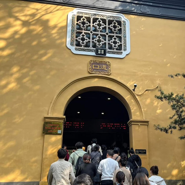 🕊️ Tranquility Amidst the Peaks — A Visit to 灵隐寺 (Lingyin Temple)