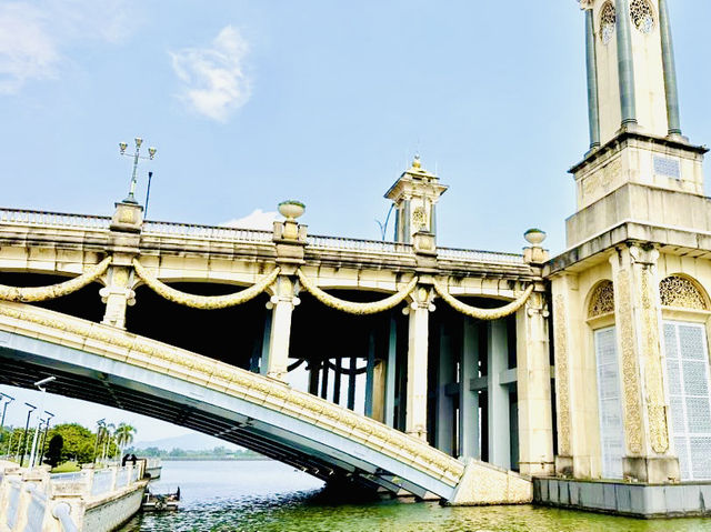 A Walk Through Grandeur: Seri Gemilang Bridge