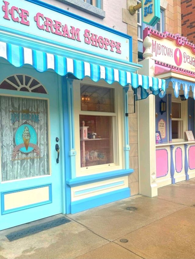 A Nostalgic Welcome on Main Street, HK Disneyland! A Nostalgic Welcome on Main Street, HK Disneyland!