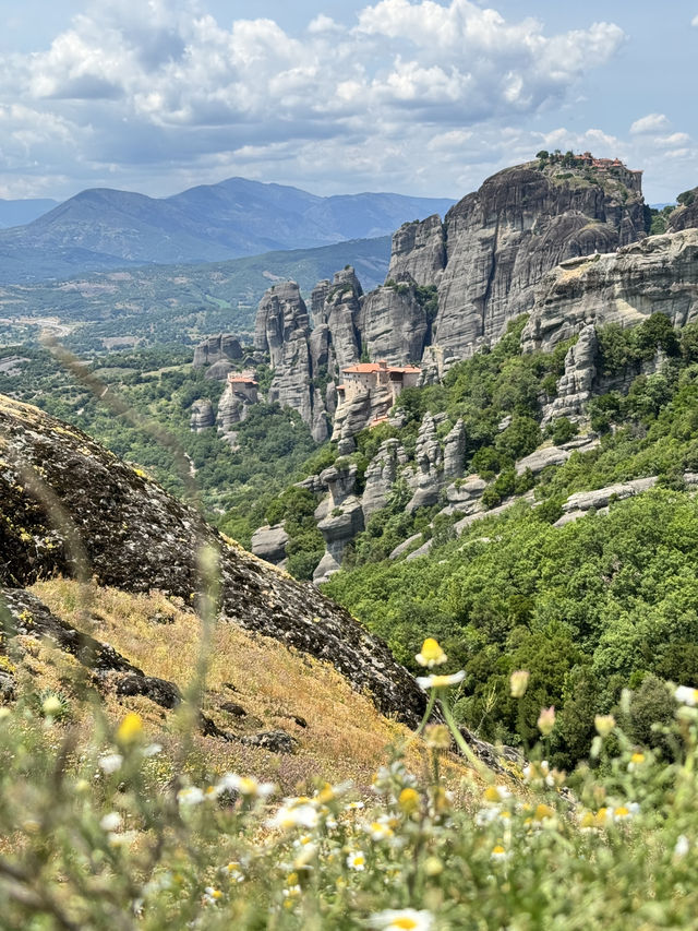 ギリシャの天空の修道院・メテオラ⛰️✨ ギリシャの天空の修道院・メテオラ⛰️✨