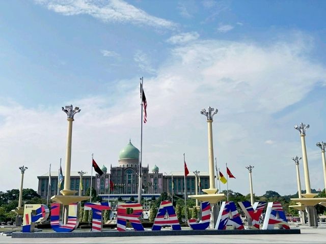 Grand Ambience at Dataran Putra!