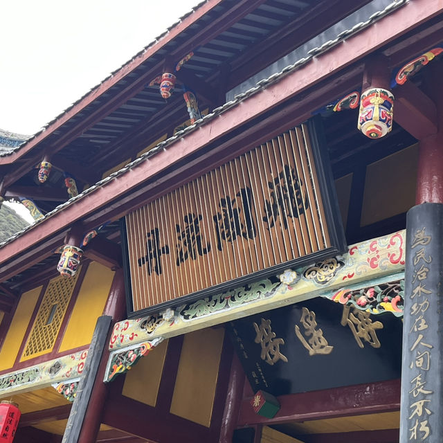 ⛩ 黄龙古寺 – Sacred Gem of Huanglong
