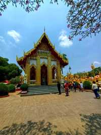 พระธาตุพนมบรมเจดีย์โดดเด่น