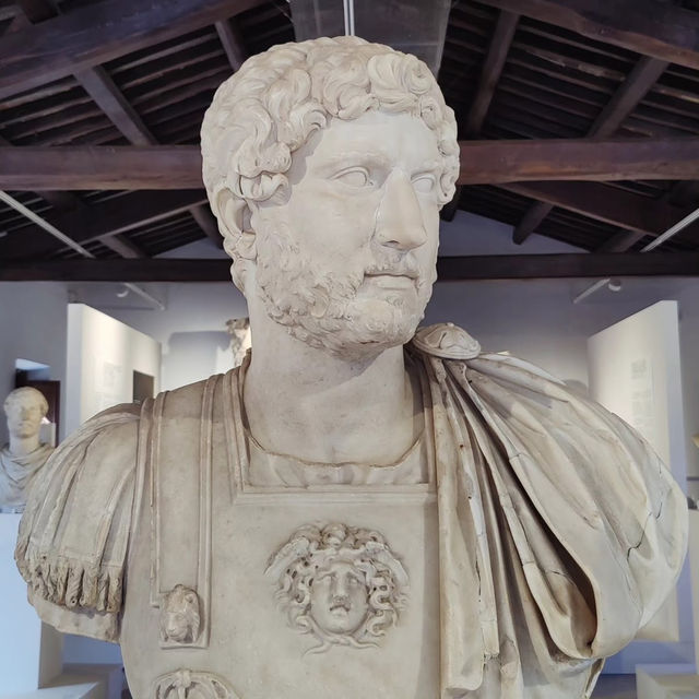 🏛️✨ A Solo Emperor’s Retreat: Villa Adriana – Rome’s Secret Architectural Wonderland 🏛️✨ A Solo Emperor’s Retreat: Villa Adriana – Rome’s Secret Architectural Wonderland