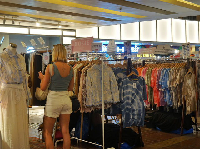 Central Market Kuala Lumpur – Where Shopping, Culture & Souvenirs Collide in Style! Central Market Kuala Lumpur – Where Shopping, Culture & Souvenirs Collide in Style!