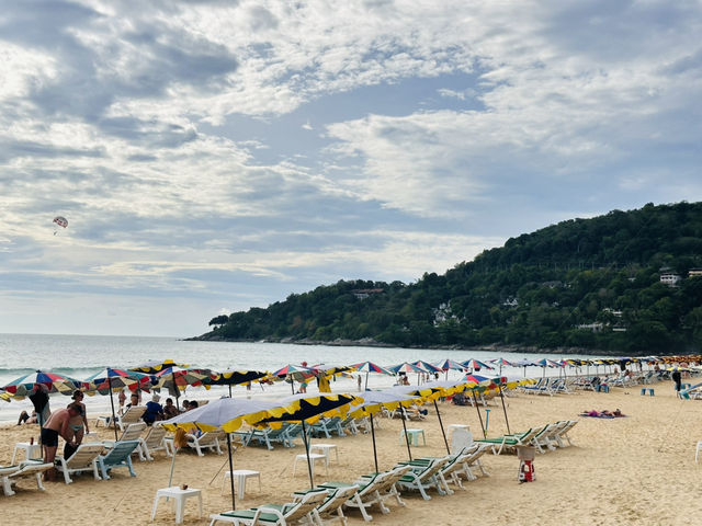 พักผ่อนสุดฟินที่หาดกะรน ความงามของทะเลภูเก็ต