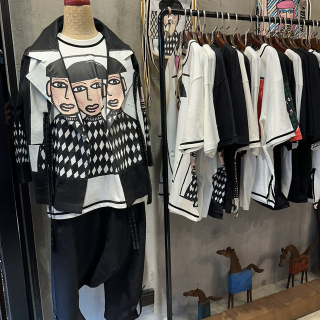 เสื้อผ้าไม่ซ้ำใคร ใส่แล้วชิคสุด ๆ ที่จตุจักร 🌟