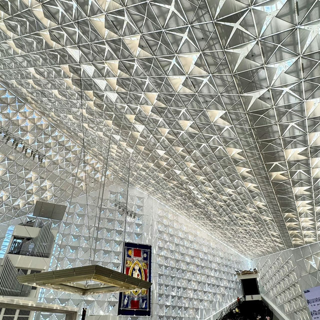 Crystal Cathedral – A Modern Icon of Faith and Architecture