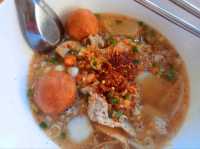 ตลาดบางน้ำผึ้ง