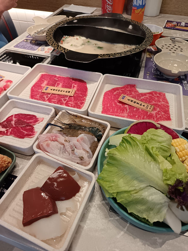 今天吃撐了！火鍋界天花板:SRF和牛+哈根達斯任性吃