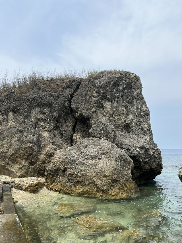 小琉球｜花瓶岩——海島最可愛的地標，從藍到透明的 50 種海色 🌊🪸