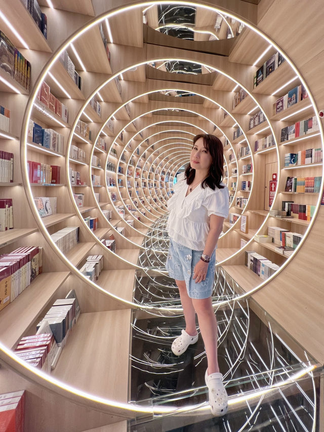Picture-Perfect Pages: Shenzhen hidden gem bookstore  Picture-Perfect Pages: Shenzhen hidden gem bookstore