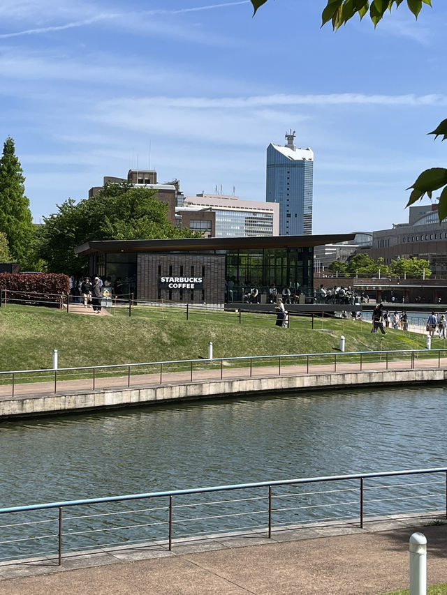 水辺の絶景と世界一のスタバがある場所：富岩運河環水公園
