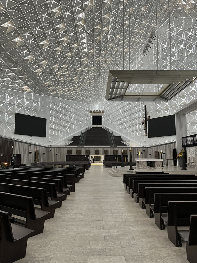 Christ Cathedral โบสถ์สวยอลังการใน California