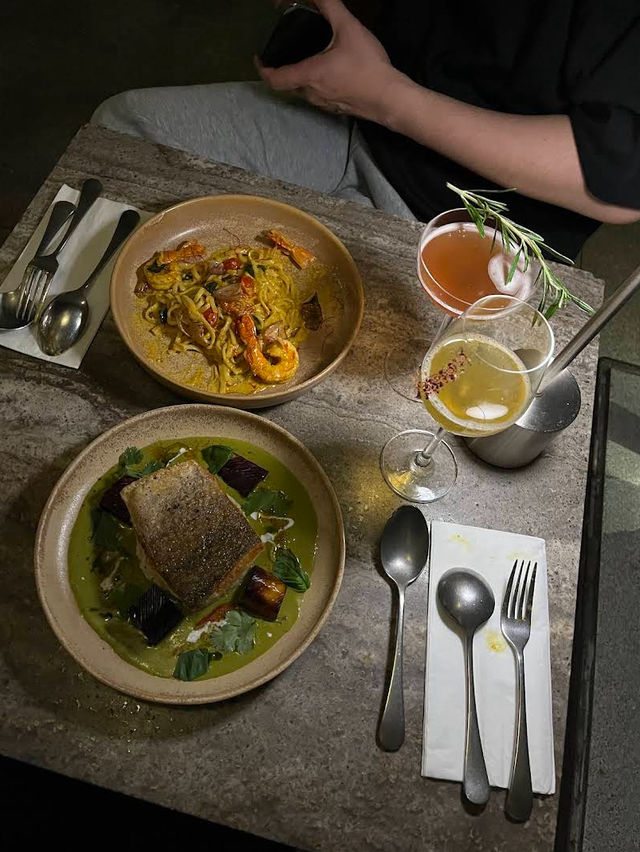 Monograph Dining, Aesthetic Plates in a Minimalist Hideout 