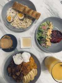 The Sunny Side Café – Boracay: Breakfast, Beachfront & Big Flavors 🌴☕