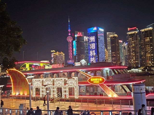Shanghai Lights by Night: A Bund Cruise Experience 🌆🚢 Shanghai Lights by Night: A Bund Cruise Experience 🌆🚢