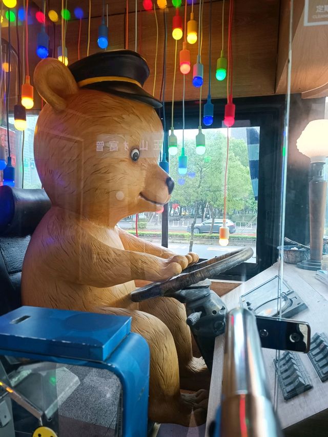 幾米月亮公車：都市裡的童心療癒站