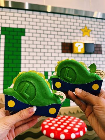 💚The Most Delicious Snack at USJ💙 | Trip.com Osaka