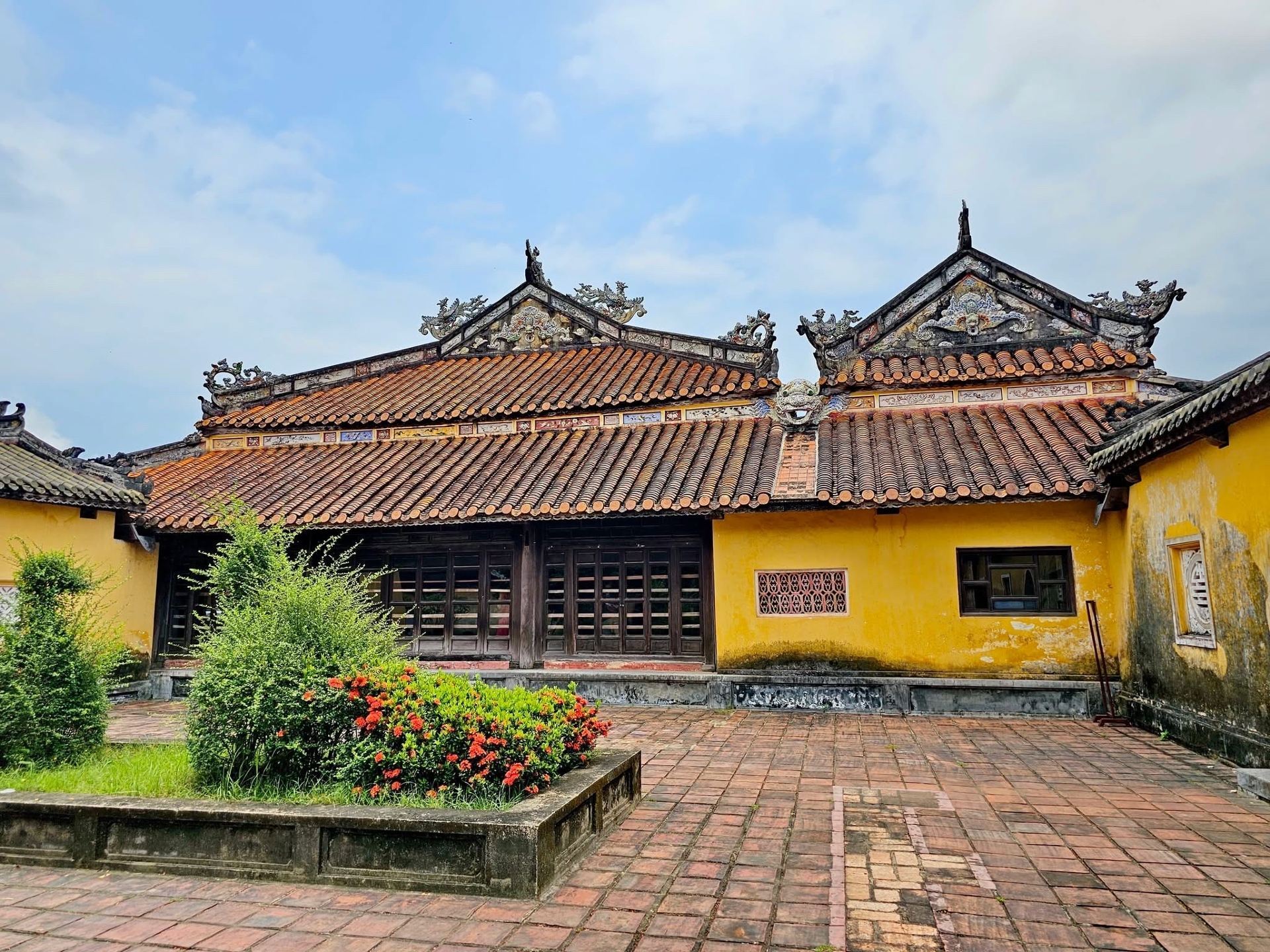 My visit to the Imperial City of Hue was a beautiful journey into Vietnam’s royal past. 🇻🇳🏯