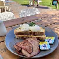 🇦🇺 バーンズ・ビーチに位置する人気のカフェ＆レストラン