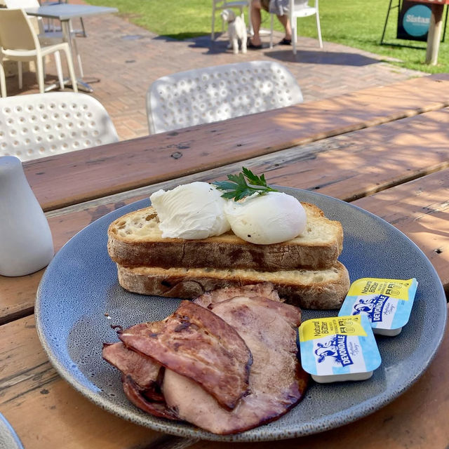 🇦🇺 バーンズ・ビーチに位置する人気のカフェ＆レストラン