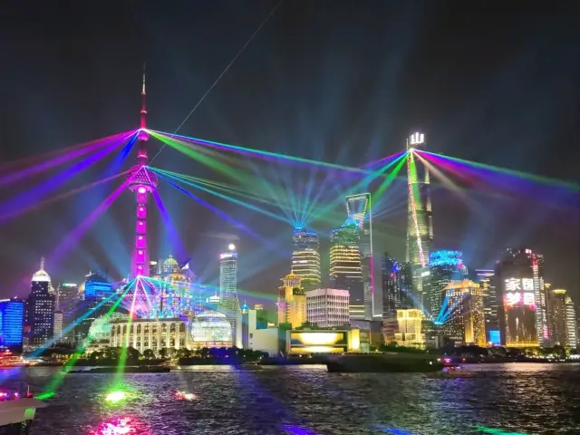 Skip the Bund crowds — cruise into the skyline instead 🌇➡️🌃”