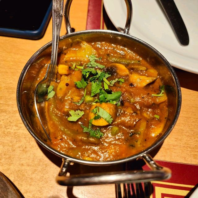 Newquay.  suggestions for decent hotel and tasty Bangladeshi restaurant 