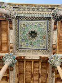 Spring Visit to Bolo Hauz Mosque – A Reflection of Beauty 
