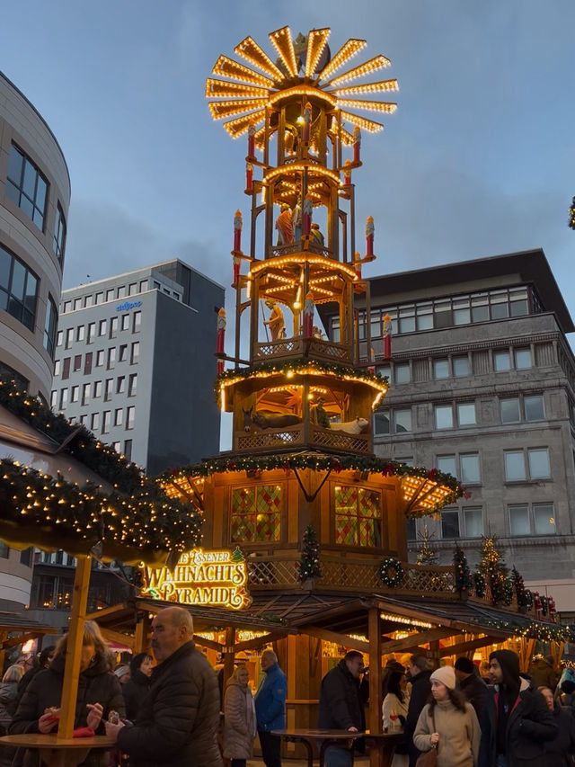 🎄✨ Essen Weihnachtsmarkt – A Dazzling Festival of Lights and Cultures 🕯️🌍  