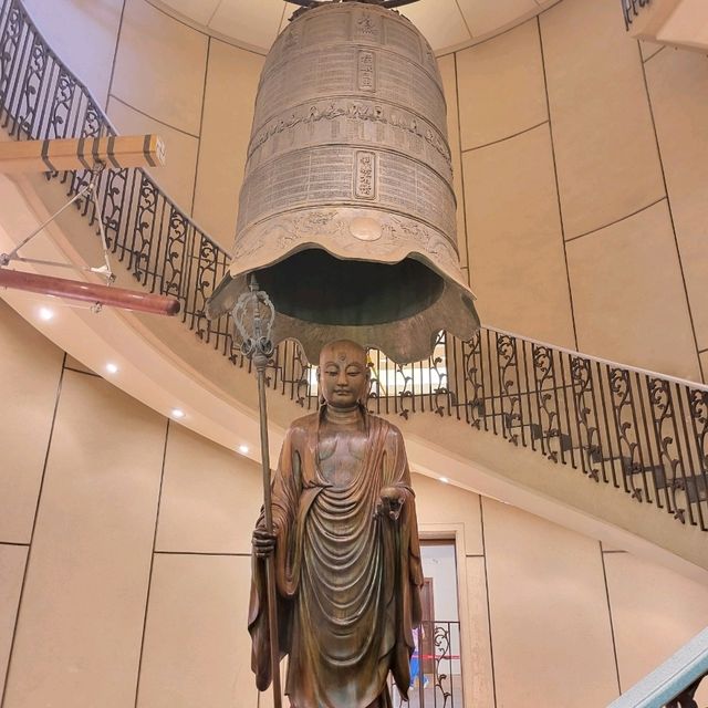🌟 Discover the Majesty of the Big Buddha in Hong Kong! 🇭🇰🧘‍♂️