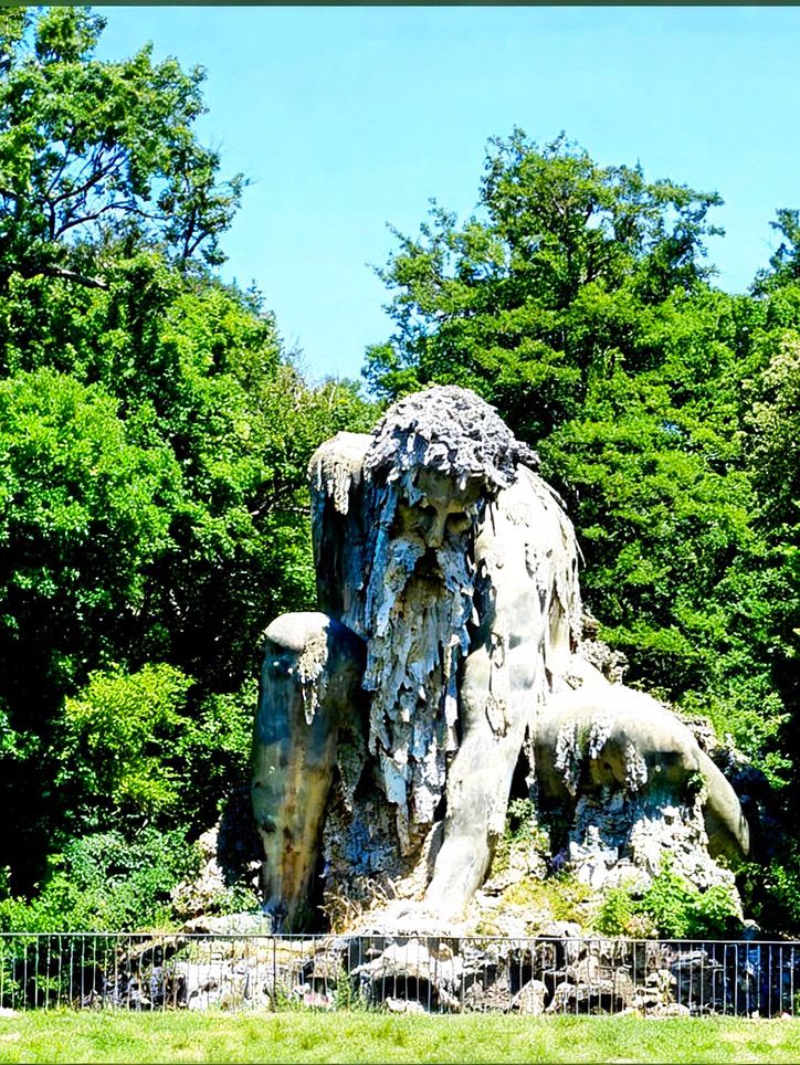 アペニンの巨像（Colosso dell'Appennino）- 岩の巨人、メディチ家の