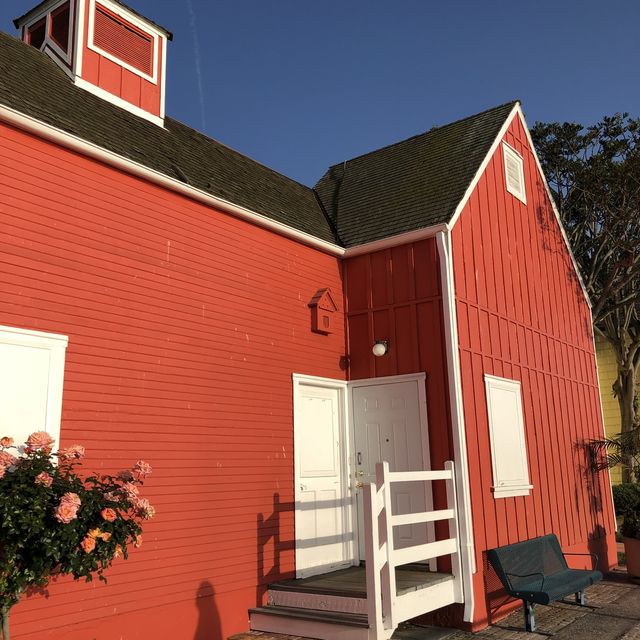 A colourful fisherman’s village in LA
