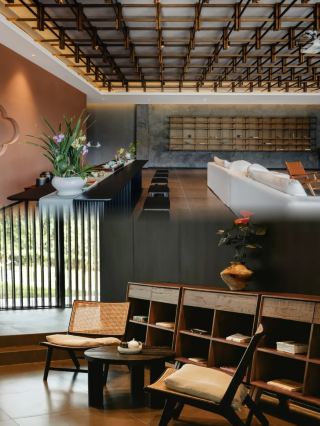 Experience the ultimate Japanese service, stay in the tranquil beauty of the Zen retreat next to the millennium-old temple
