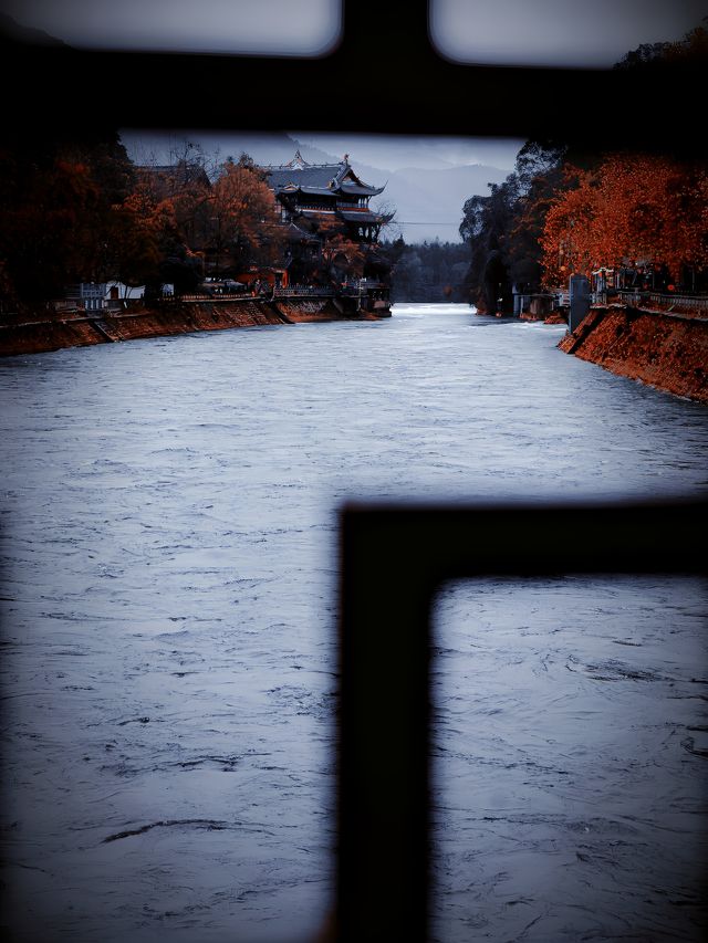 來都江堰看看南橋的夜景吧