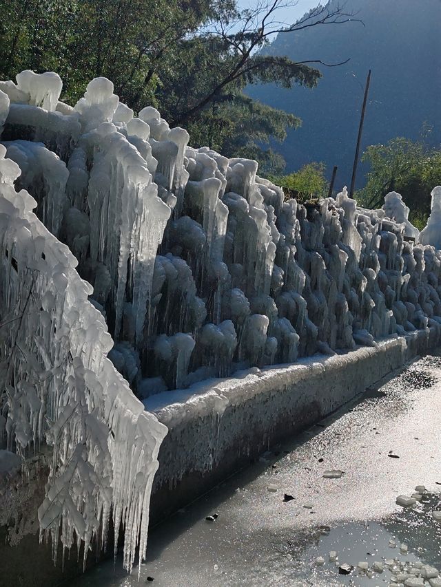 “川岩洞：冬季攝影勝地，夏日避暑天堂”