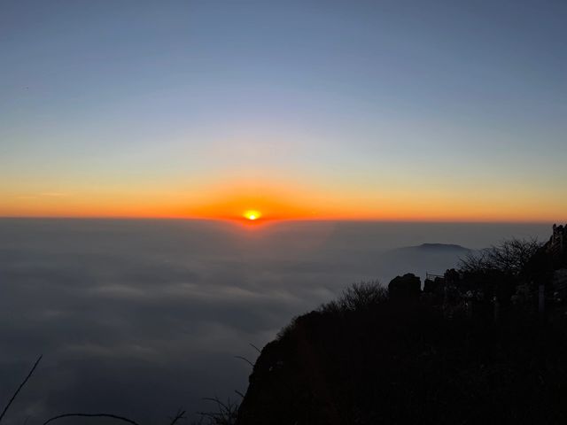 峨眉山金頂｜雲霧繚繞的人間仙境