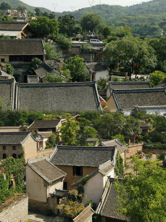 走進古香古色海上橋村