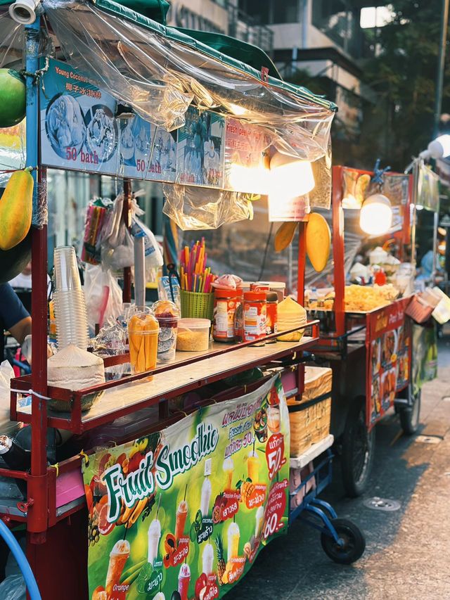 來曼谷一定要去考山路的夜市