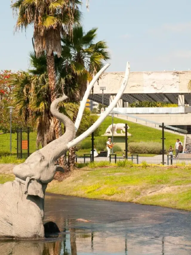 洛杉磯奢華住宿：Plaza la Reina 的時尚舒適！